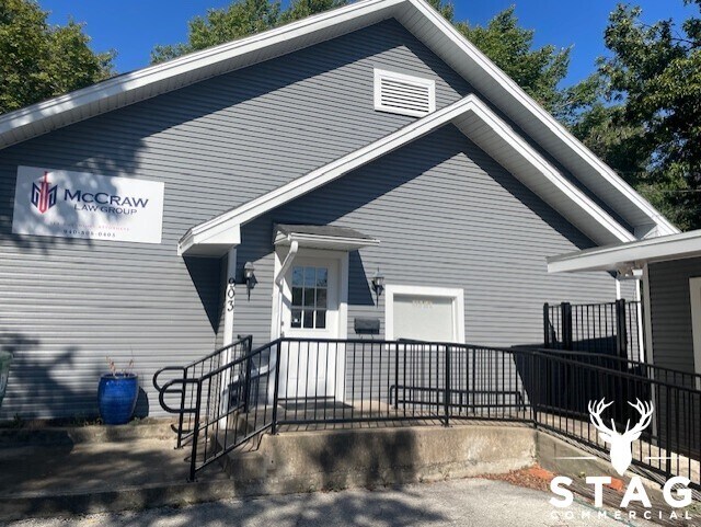 More Photos Of 903 N Elm St, Denton Office For Lease