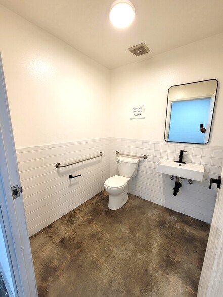 More Photos Of 757 E 14th Pl, Los Angeles Warehouse For Sale