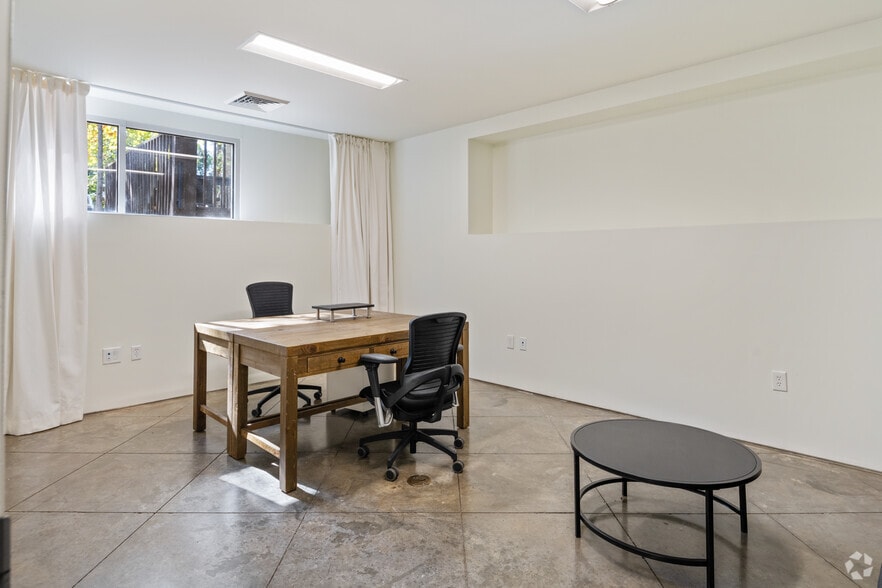 More Photos Of 2081 Columbiana Rd, Birmingham Coworking Space