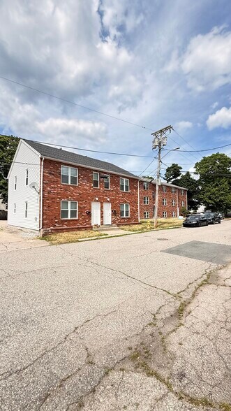 More Photos Of 10-26 Saratoga Ave, Pawtucket Apartments For Sale