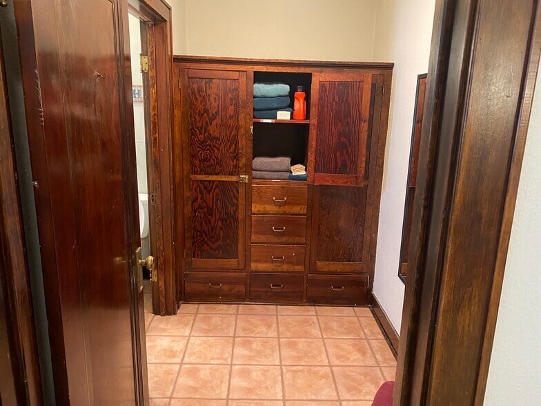 More Photos Of 102 N Fowler St, Meade Office For Sale