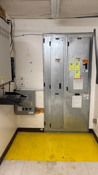 More Photos Of 4464 Huron St, North Branch Freestanding For Lease