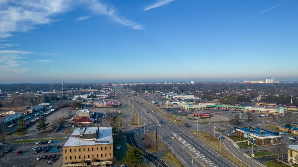 More Photos Of 1925 E Dublin Granville Rd, Columbus Office For Sale
