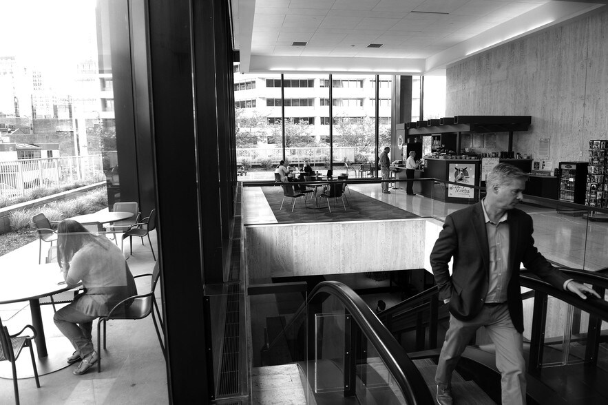 More Photos Of 11 Stanwix St, Pittsburgh Office For Lease