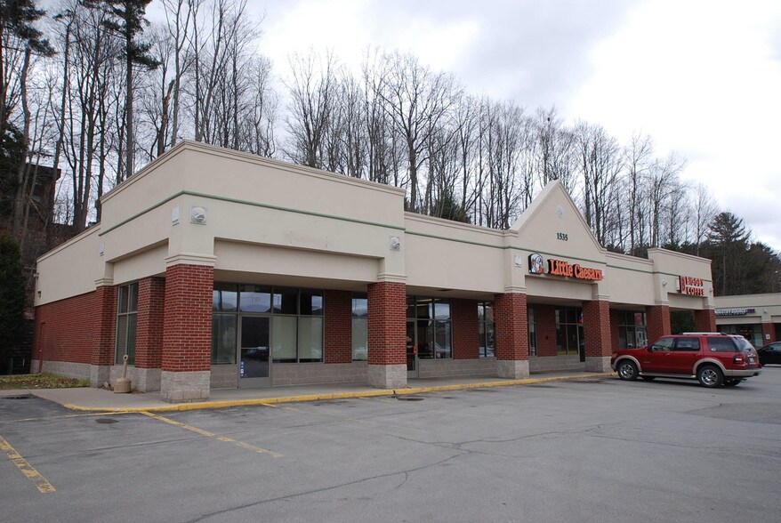More Photos Of 1535 S Division St, Traverse City Storefront For Sale