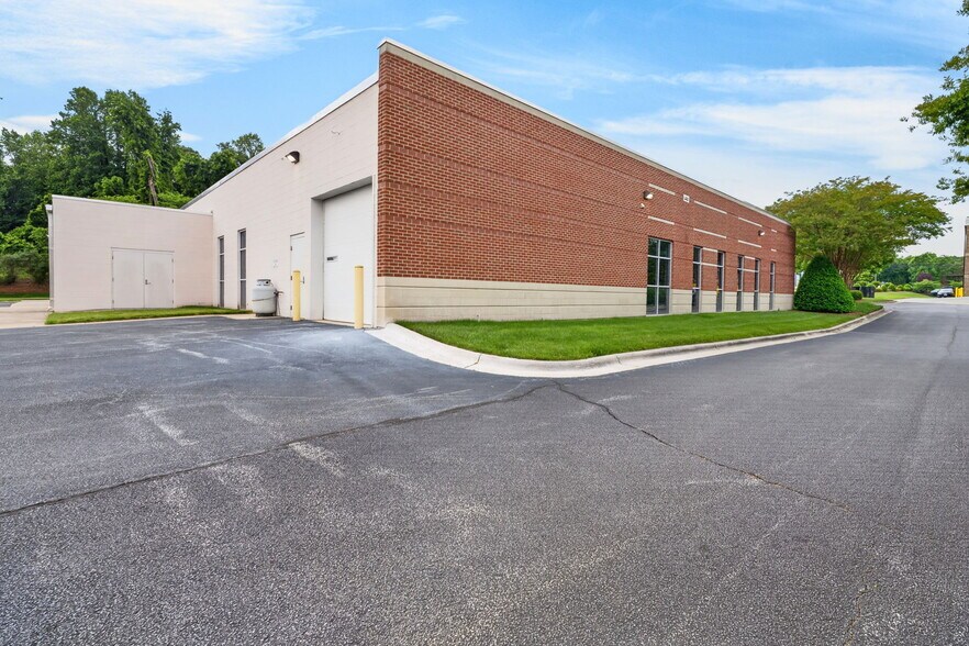 More Photos Of 707 Sunshine Way, Greensboro Medical For Sale
