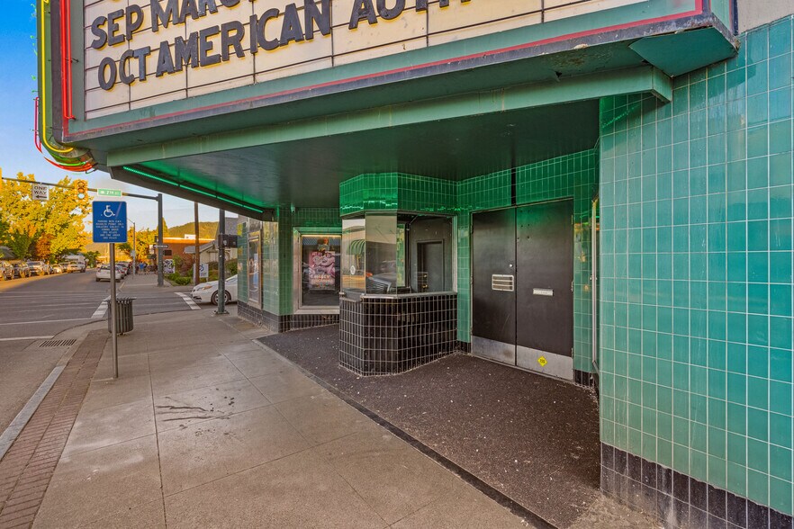 More Photos Of 143 SE H St, Grants Pass Theater Concert Hall For Sale