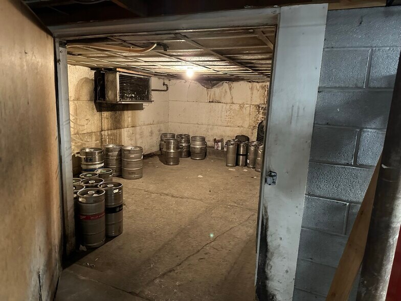 More Photos Of 3899 Carman Rd, Schenectady Freestanding For Sale