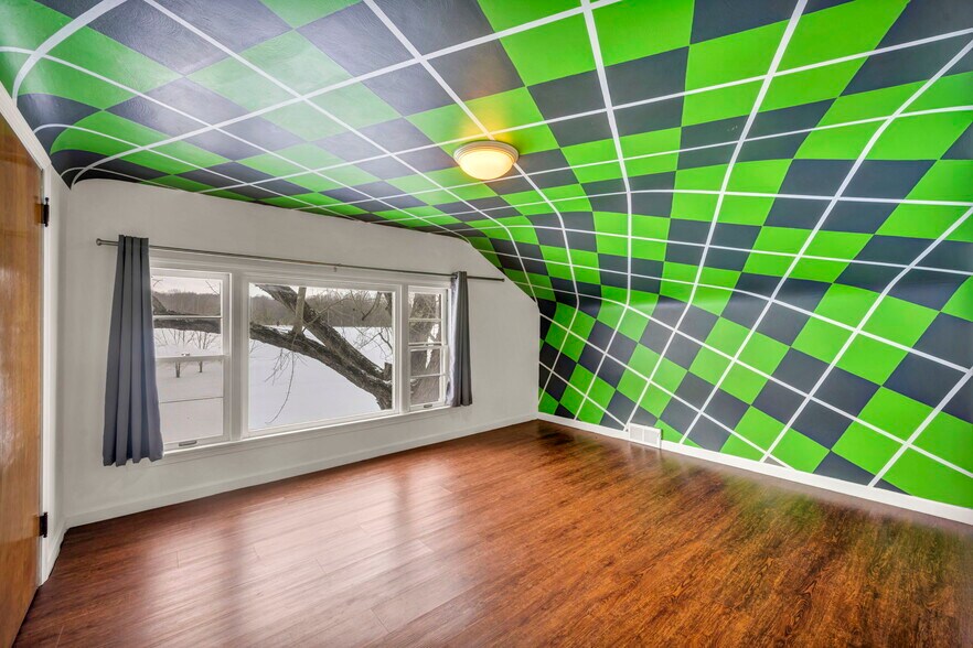 More Photos Of 4085 Herner County Line Rd, Southington Showroom For Sale