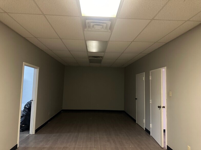 More Photos Of 3615 S Goodlett St, Memphis Light Distribution For Lease