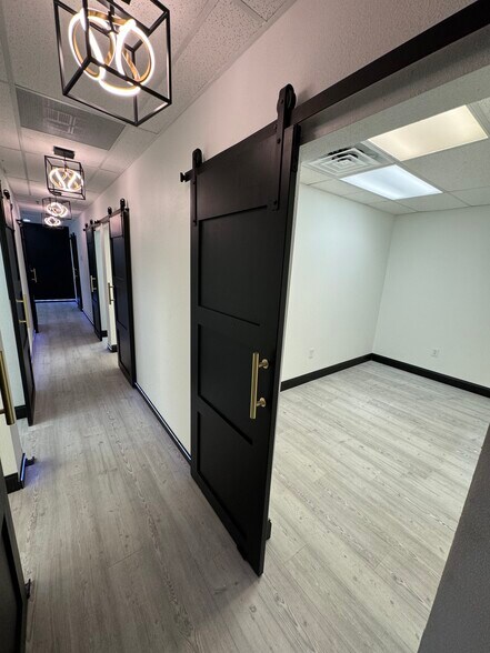 More Photos Of 485 S Kirkman Rd, Orlando General Retail For Lease