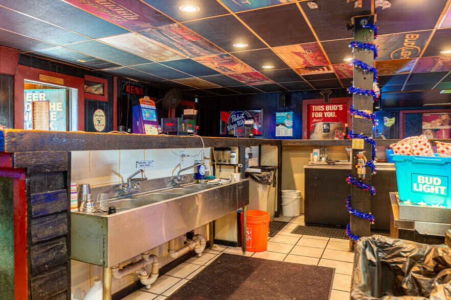 More Photos Of 689 Cedar St, Coshocton Bar For Sale