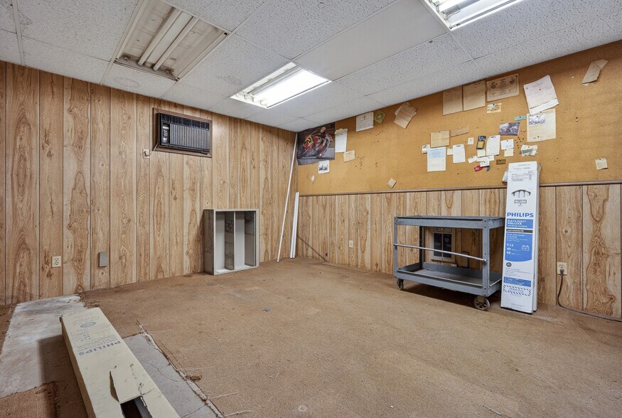 More Photos Of 6209 S Shields Blvd, Oklahoma City Manufacturing For Sale