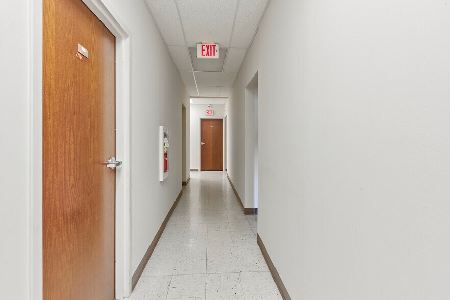 More Photos Of 7401 S Broadway, Red Hook Office For Sale