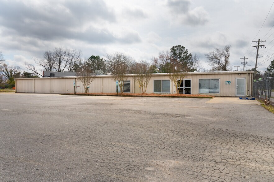 More Photos Of 1725 Davis St, Rocky Mount Warehouse For Lease