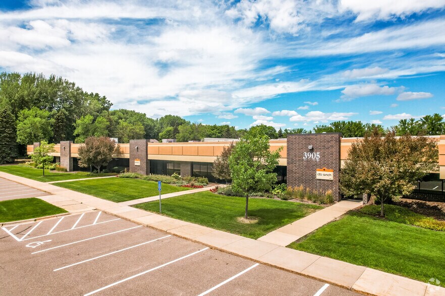 More Photos Of 3850 N Annapolis Ln, Plymouth Unknown For Lease