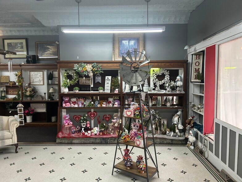 More Photos Of 108 S Madison St, Bloomfield Storefront Retail Residential For Sale