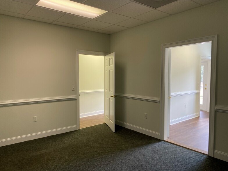 More Photos Of 807 S Laurel St, Springfield Medical For Lease