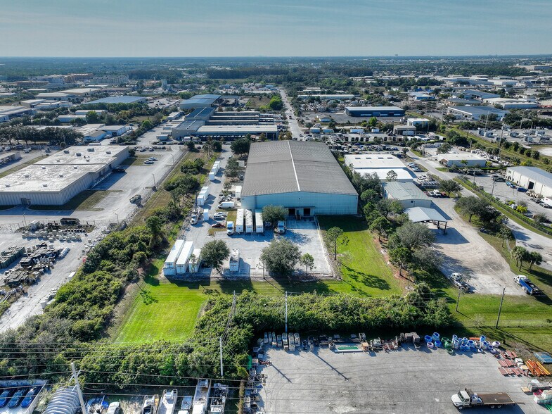 More Photos Of 2890 Cargo St, Fort Myers Industrial For Lease