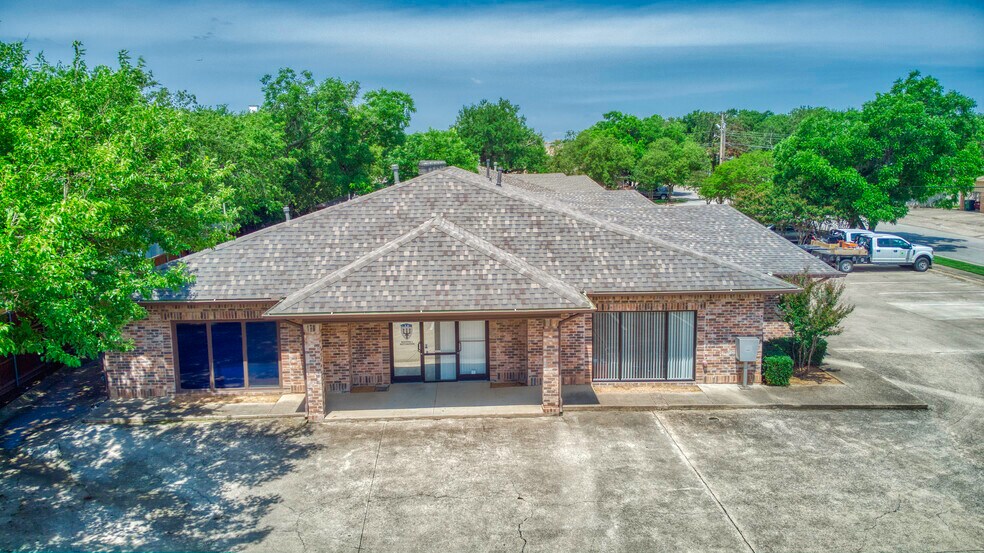 More Photos Of 206 Elm St, Lewisville Office For Sale