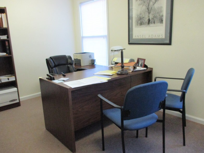 More Photos Of 456 Athens St, Jefferson Office For Sale