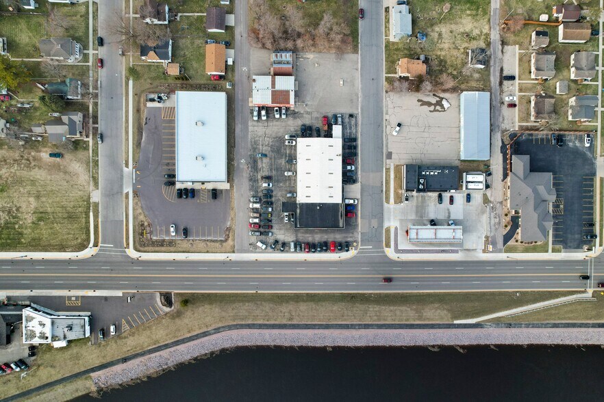 More Photos Of 515 E Wisconsin St, Portage Auto Dealership For Sale