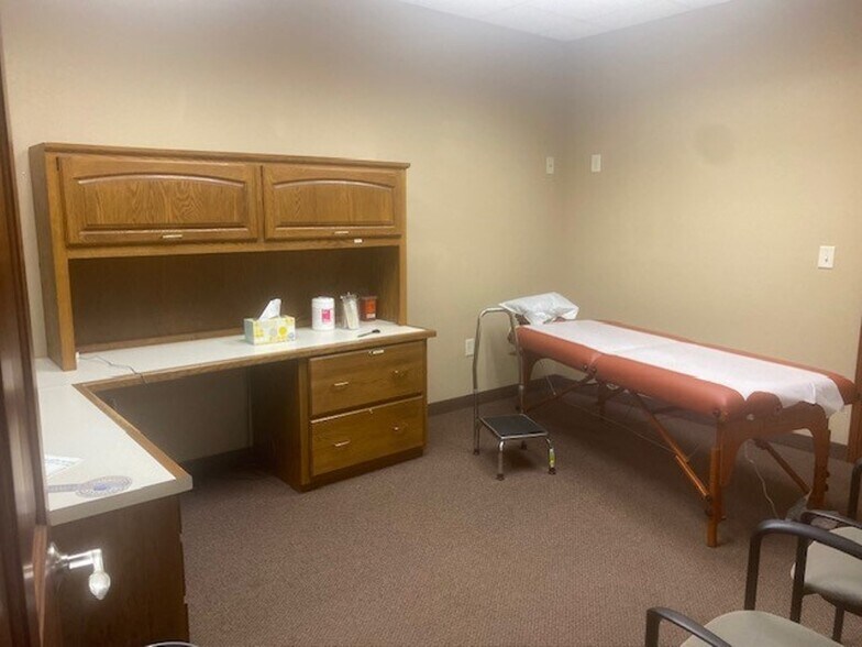 More Photos Of 219-259 Ross Ave, Schofield Light Distribution For Lease