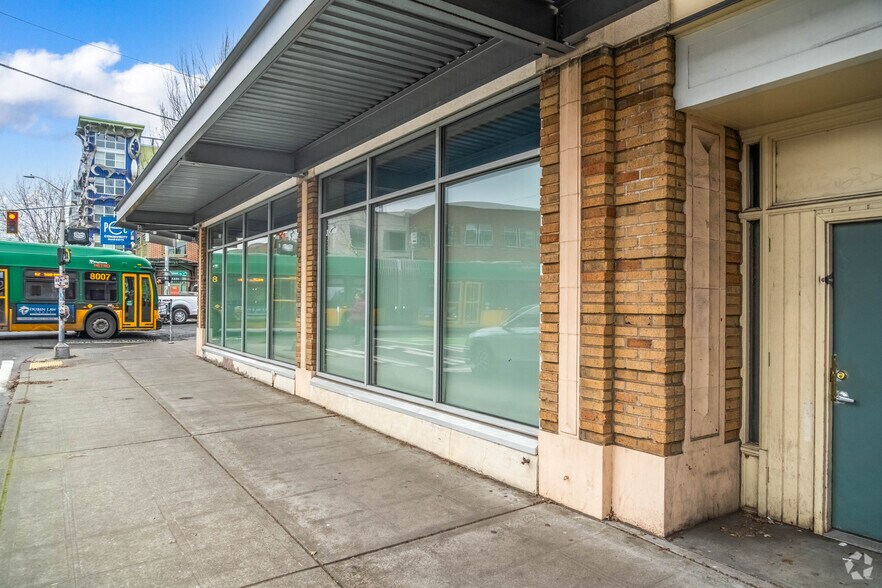 More Photos Of 3400 Fremont Ave N, Seattle General Retail For Lease