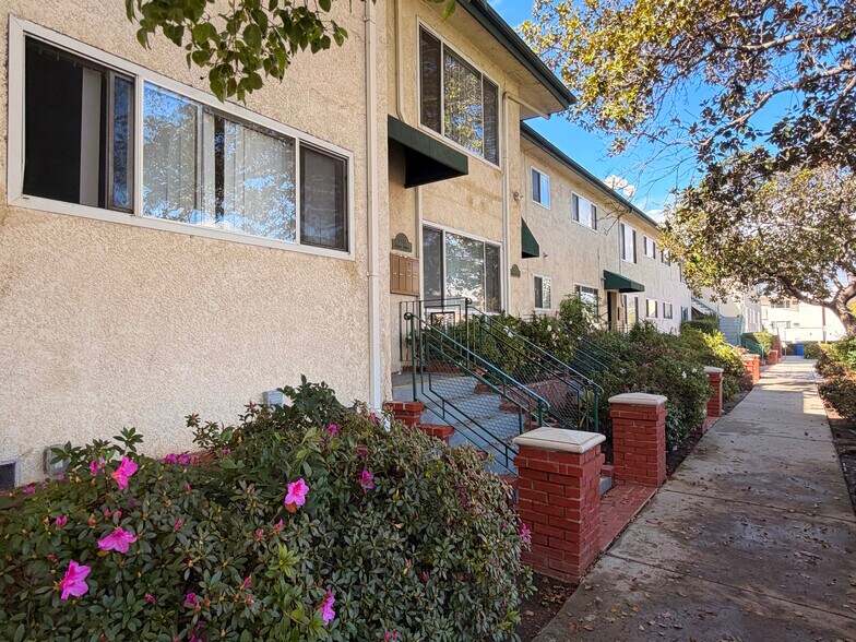 More Photos Of 13535 Moorpark St, Sherman Oaks Apartments For Sale