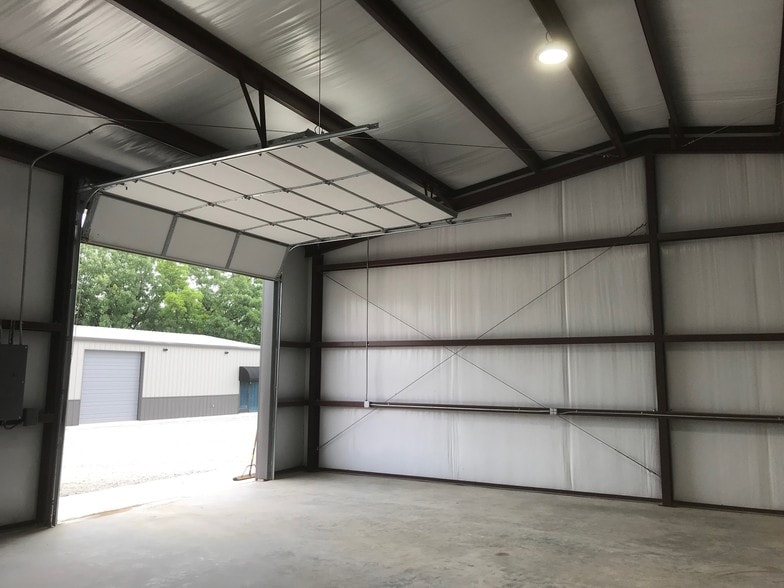 More Photos Of 1011 Upper Denton Rd, Weatherford Warehouse For Lease