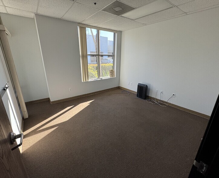 More Photos Of 41680 Corporate Center Dr, Murrieta Manufacturing For Lease