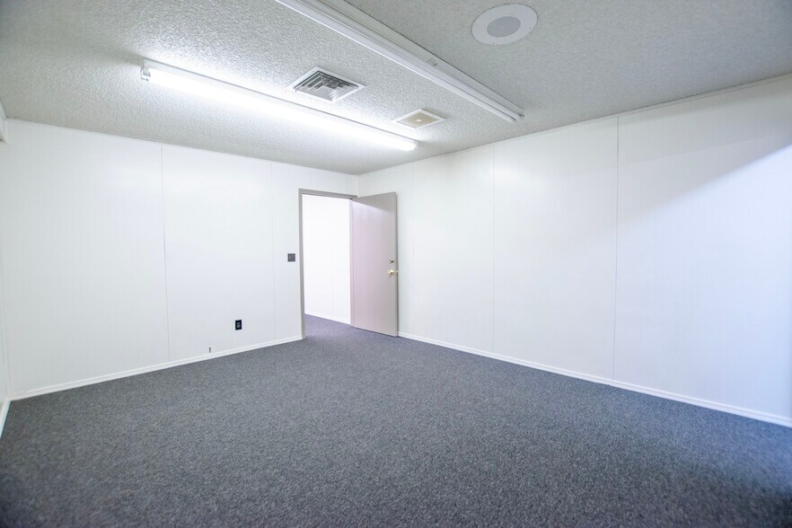 More Photos Of 519 W Western Ave, Avondale General Retail For Sale