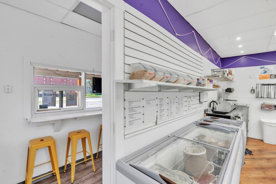 More Photos Of 118 E Main St, Albion Flex For Sale