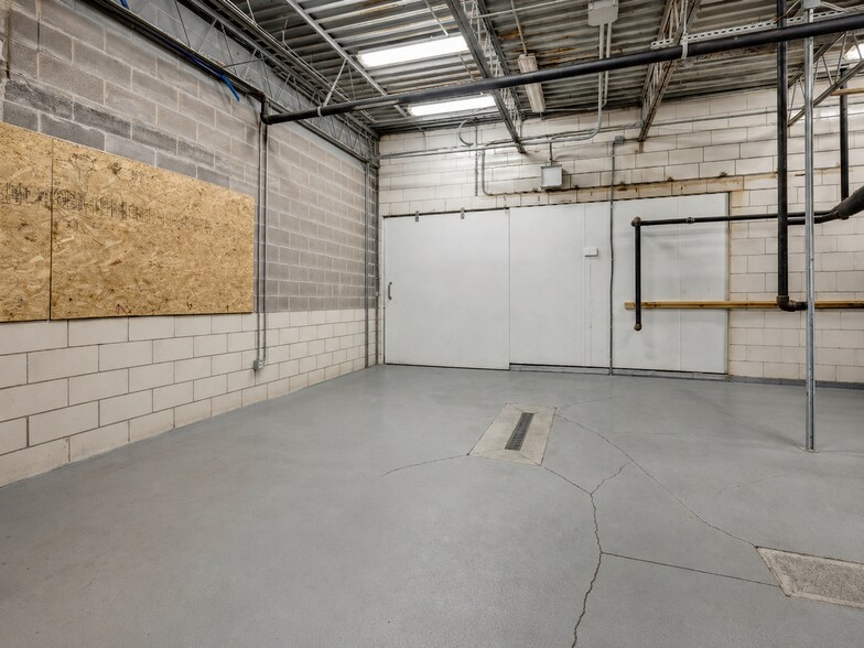More Photos Of 2050 Sportys Dr, Batavia Warehouse For Sale