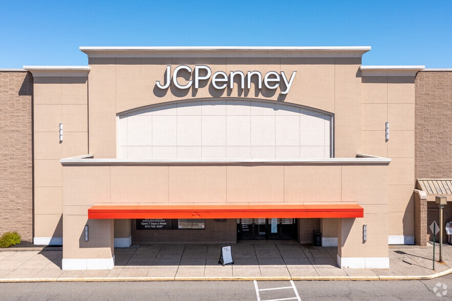 More Photos Of 260 Wayne Towne Ctr, Wayne Department Store For Lease