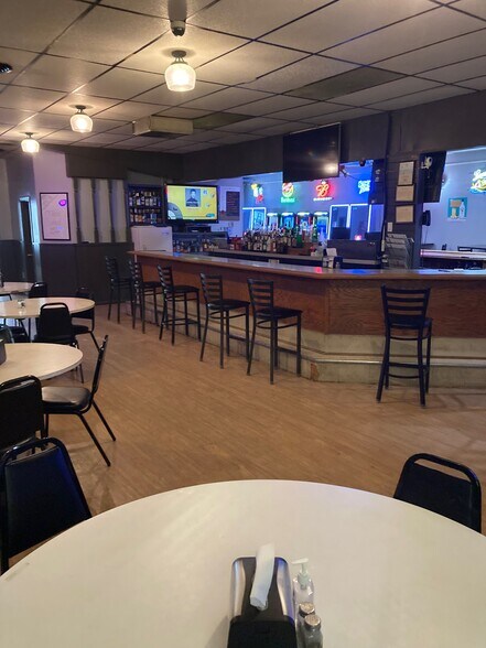 More Photos Of 220 Towner Ave, Larimore Flex For Sale