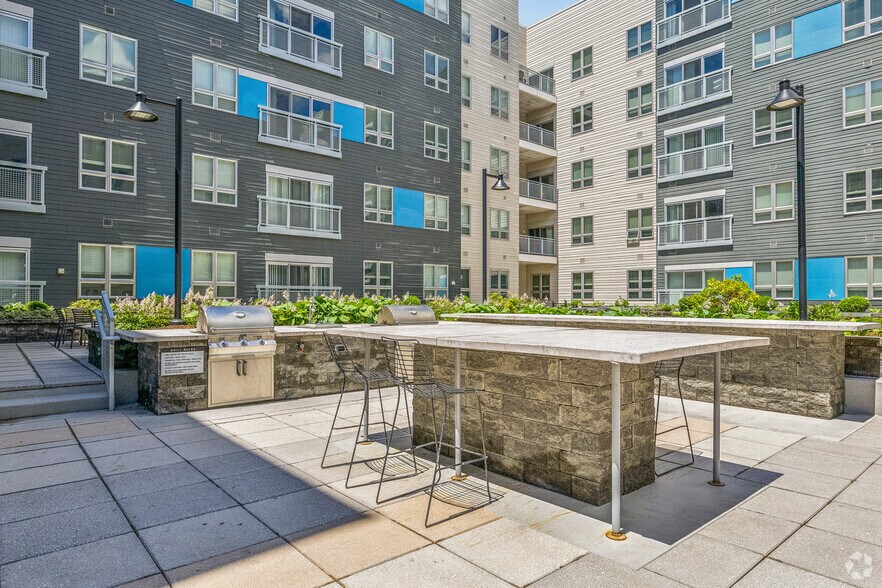 More Photos Of 919 E Genesee St, Syracuse Apartments For Lease