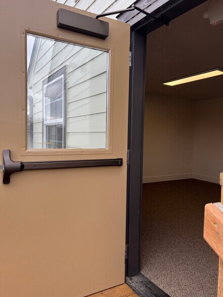 More Photos Of 750 W 10th Ave, Junction City Office For Lease