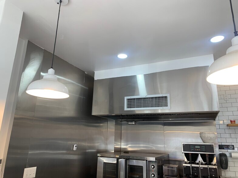 More Photos Of 653 Sterling Pl, Brooklyn Restaurant For Lease