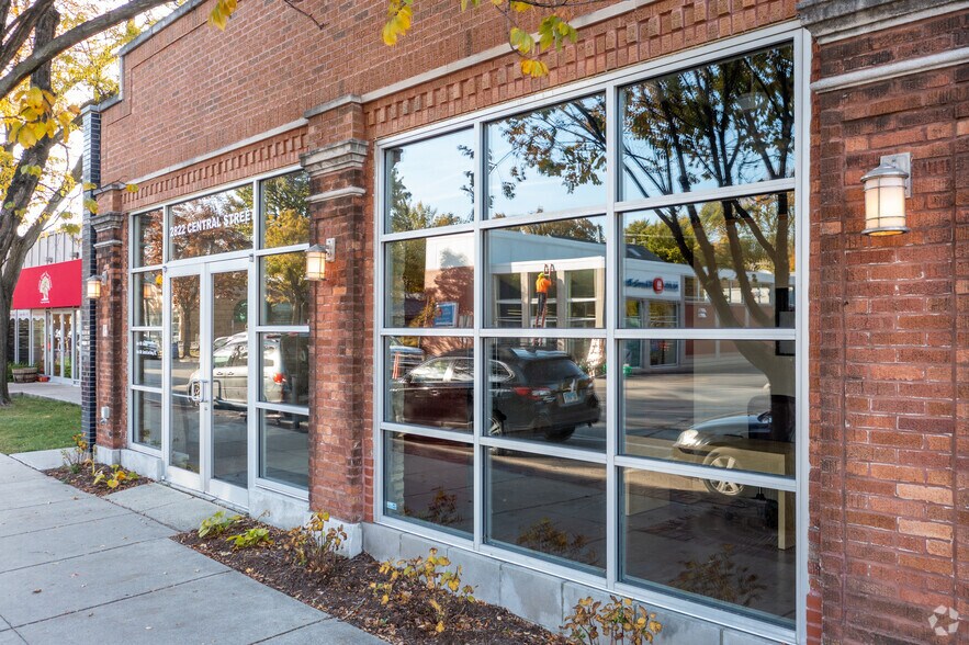 More Photos Of 2822 Central St, Evanston Loft Creative Space For Sale