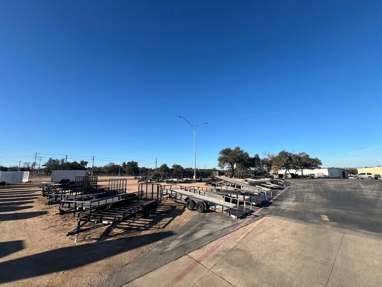 More Photos Of 10806 620 N, Austin Industrial For Lease