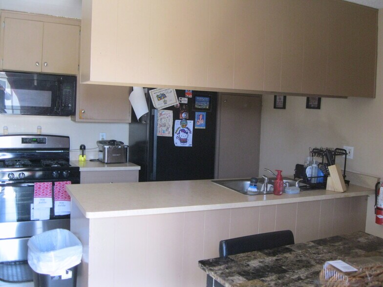 More Photos Of 173 W Cascade Dr, Rialto Manufactured Housing Mobile Home Park For Sale