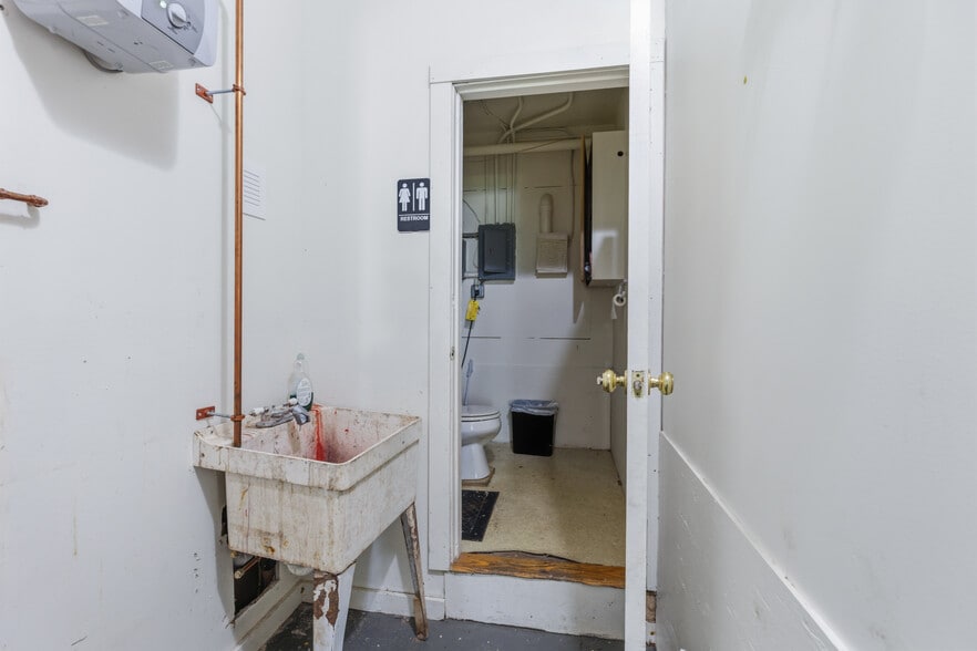 More Photos Of 36 Carpenter Street St, Keene Office For Sale