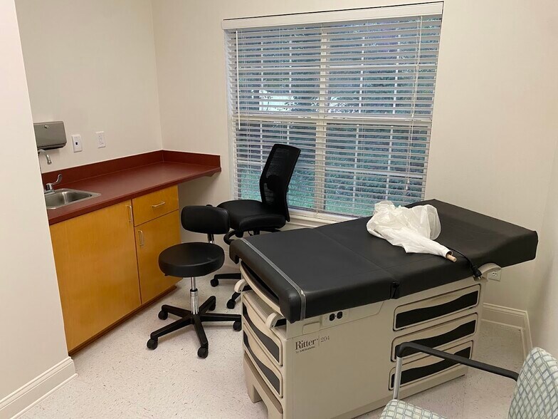 More Photos Of 4745 Sutton Park Ct, Jacksonville Office For Sale