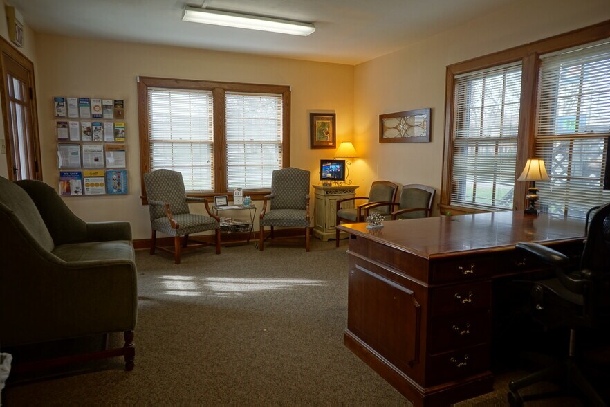More Photos Of 201 Walton Ferry Rd, Hendersonville Office For Sale