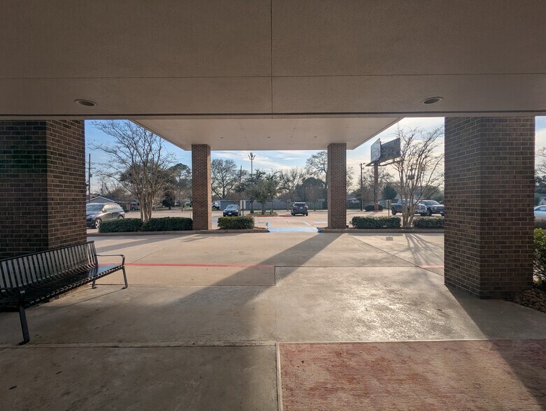 More Photos Of 1323 S 27th St, Nederland Medical For Sale