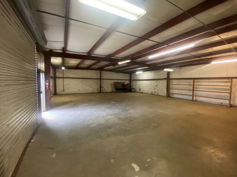 More Photos Of 1178 Hightower Rd, Macon-Bibb Warehouse For Sale