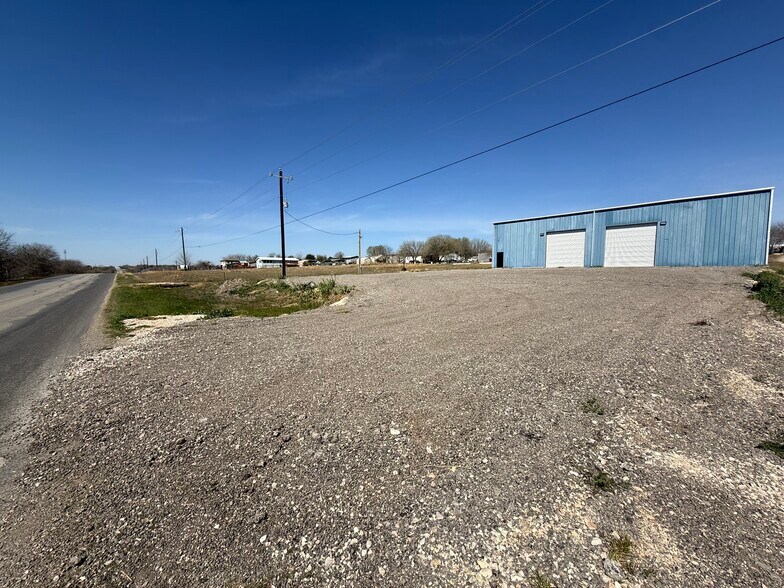 More Photos Of 1321 High Rd, Kyle Warehouse For Lease