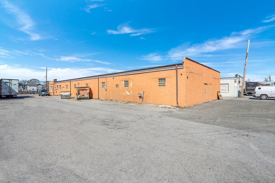 More Photos Of 27 Hanse Ave, Freeport Manufacturing For Sale
