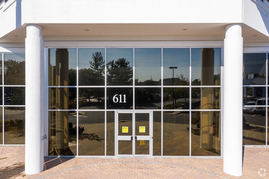 More Photos Of 611 River Dr, Elmwood Park Office For Sale